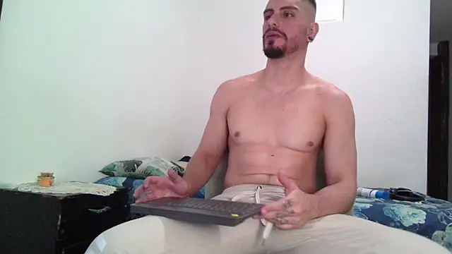 Aaron kwok28 online show from December 6, 2024, 12:34 am