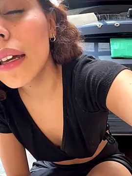 Katee Jones online show from October 4, 2025, 7:45 pm