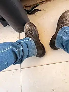 MorenoTatu online show from April 15, 2026, 4:14 pm