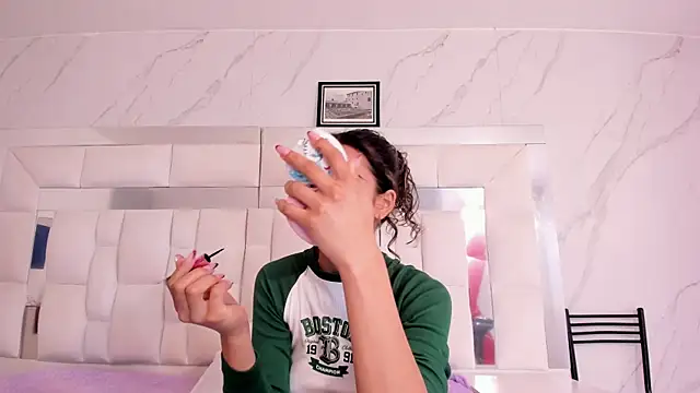 BritneyCollins online show from September 20, 2025, 11:33 am