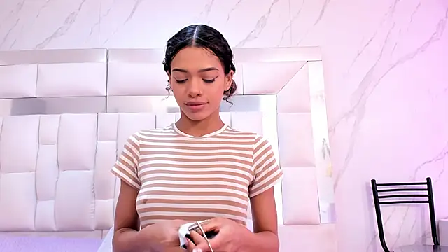 BritneyCollins online show from November 15, 2025, 12:02 pm