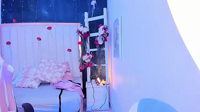 margot smith  online show from March 4, 2026, 12:33 pm