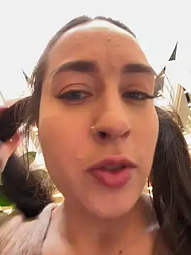 Holly Play online show from March 22, 2025, 3:09 pm