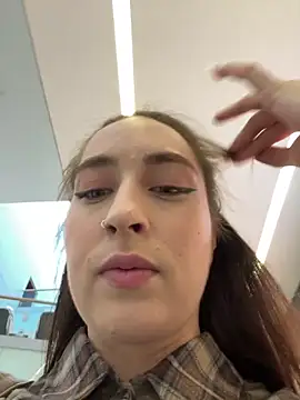 Holly Play online show from September 9, 2025, 9:09 am