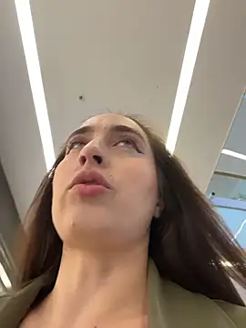 Holly Play online show from October 7, 2025, 9:06 am