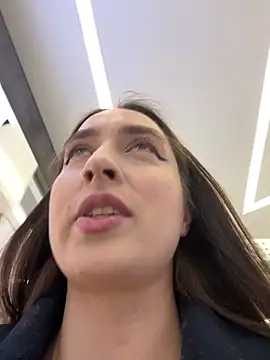 Holly Play online show from December 19, 2025, 12:23 pm