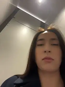 Holly Play online show from March 9, 2026, 12:09 pm