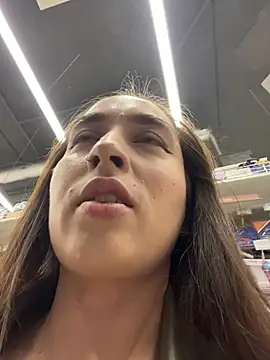 Holly Play online show from April 17, 2026, 12:08 pm