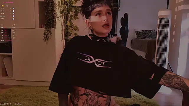 MichaellaMoon online show from September 9, 2025, 12:15 pm