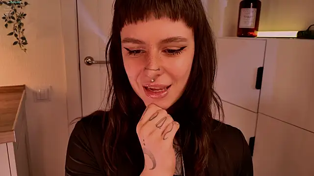 MichaellaMoon online show from April 19, 2026, 7:27 pm