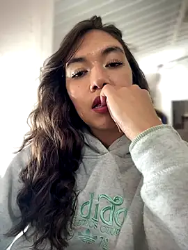 Iris lee online show from September 16, 2025, 5:47 pm