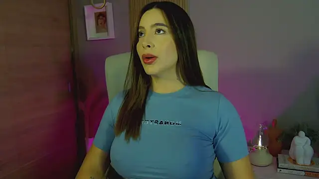 Snapshot of Alessia-miller_ chatting on December 21, 2024, 12:09 am Alessia-miller online show from December 21, 2024, 12:09 am