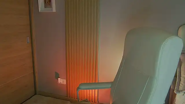 Snapshot of Alessia-miller_ chatting on January 22, 2025, 2:48 am Alessia-miller online show from January 22, 2025, 2:48 am