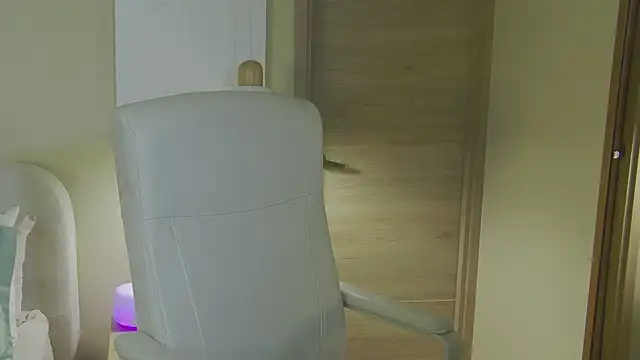 Snapshot of Alessia-miller_ chatting on February 11, 2026, 11:10 pm Alessia-miller online show from February 11, 2026, 11:10 pm