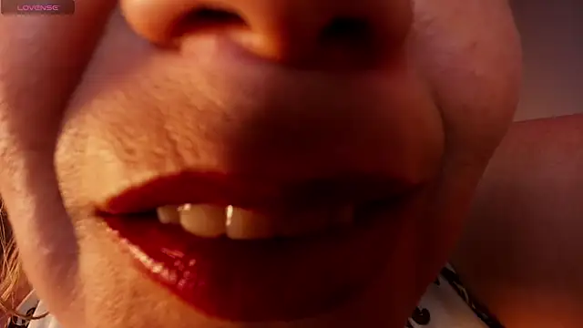 MelaniaKnauss online show from April 4, 2026, 8:28 pm