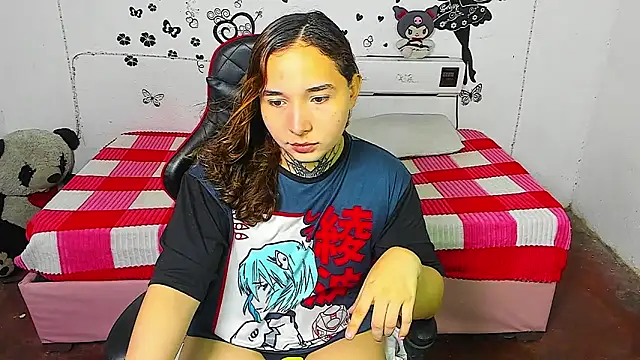 cutekat  online show from April 14, 2026, 4:40 am