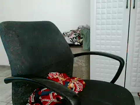 Hugetittiesxx2 online show from February 14, 2025, 1:34 am