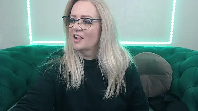 IvanaCharm online show from April 15, 2026, 3:24 am