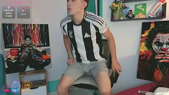 flowers18 online show from April 20, 2026, 11:39 pm