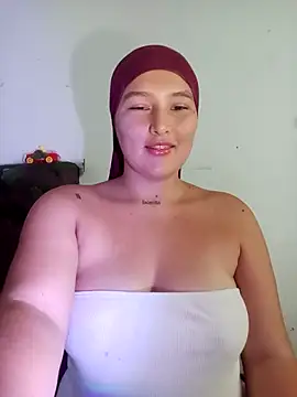 Celeste camila18 online show from November 9, 2025, 7:34 pm