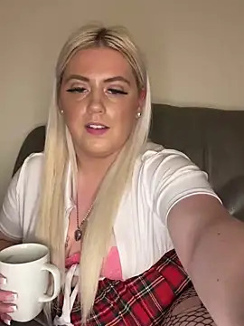 Blondiee3088 online show from December 4, 2024, 10:19 pm