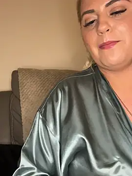 Blondiee3088 online show from February 20, 2025, 8:14 pm