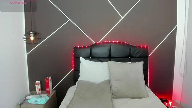 Snapshot of AntonellaRosee_ chatting on January 24, 2025, 11:37 am AntonellaRosee online show from January 24, 2025, 11:37 am
