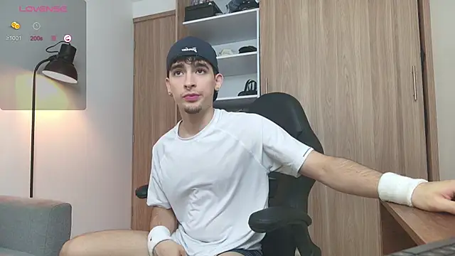 Snapshot of zenn_rush1 chatting on February 15, 2025, 2:33 pm zenn rush1 online show from February 15, 2025, 2:33 pm