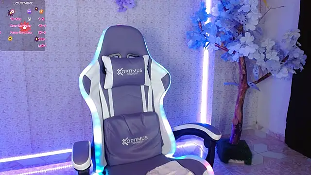 NaomiFox1 online show from February 20, 2025, 7:23 am