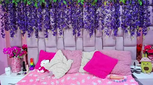 nathalia pink online show from December 4, 2024, 11:13 pm