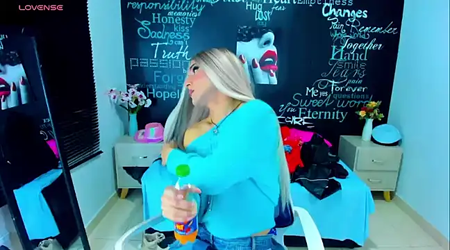 DarianaGia online show from December 11, 2024, 6:14 am