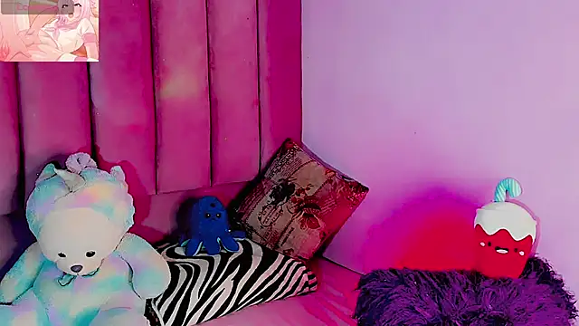 dollswit01 online show from April 19, 2026, 11:42 am