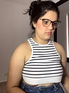 kimberlyhills1 online show from October 20, 2025, 7:58 pm