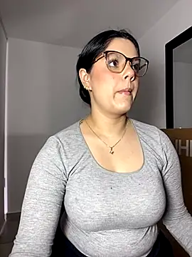 kimberlyhills1 online show from November 4, 2025, 7:46 pm