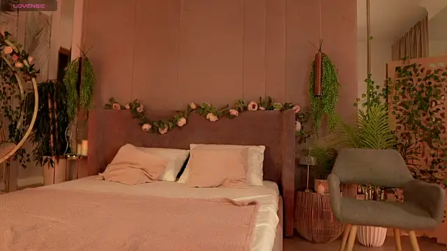 Snapshot of Smiley_Mia chatting on October 16, 2025, 5:19 am Smiley Mia online show from October 16, 2025, 5:19 am