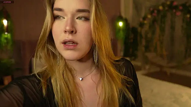 Snapshot of Smiley_Mia chatting on November 5, 2025, 5:07 am Smiley Mia online show from November 5, 2025, 5:07 am