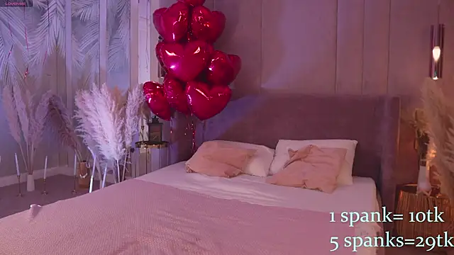 Smiley Mia online show from February 23, 2026, 5:05 am