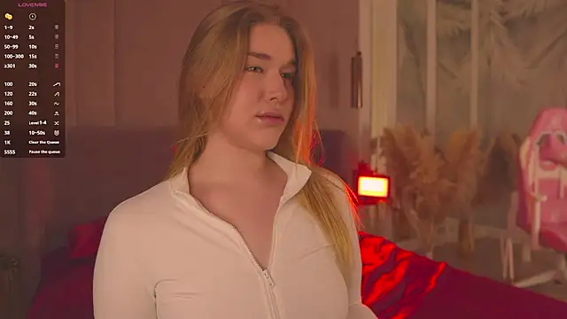 Smiley Mia online show from March 31, 2026, 5:19 am