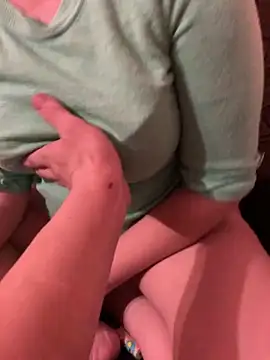 lora19922 online show from January 5, 2025, 7:39 pm