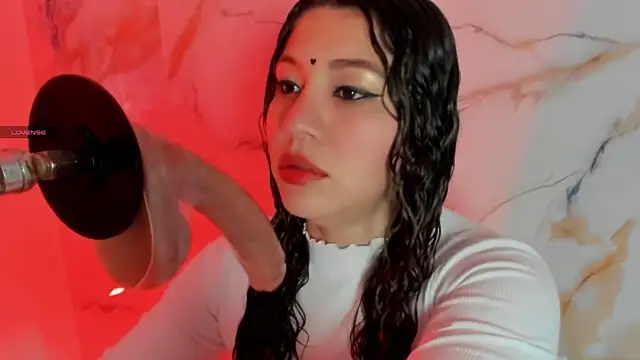 hade cute online show from April 14, 2026, 3:51 pm