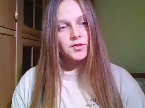 Snapshot of Evasapples chatting on December 5, 2024, 2:55 pm Evasapples online show from December 5, 2024, 2:55 pm