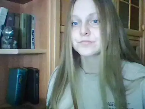 Snapshot of Evasapples chatting on December 5, 2024, 6:33 pm Evasapples online show from December 5, 2024, 6:33 pm