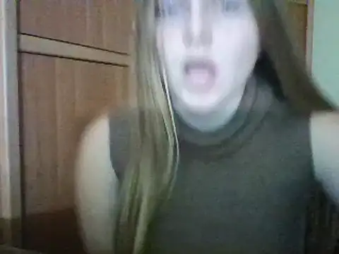 Snapshot of Evasapples chatting on December 8, 2024, 5:55 pm Evasapples online show from December 8, 2024, 5:55 pm