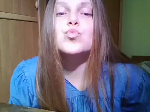 Snapshot of Evasapples chatting on December 13, 2024, 4:05 pm Evasapples online show from December 13, 2024, 4:05 pm