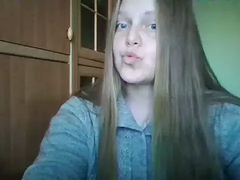 Snapshot of Evasapples chatting on December 14, 2024, 1:49 pm Evasapples online show from December 14, 2024, 1:49 pm