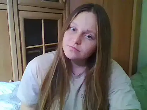 Snapshot of Evasapples chatting on December 15, 2024, 12:40 am Evasapples online show from December 15, 2024, 12:40 am