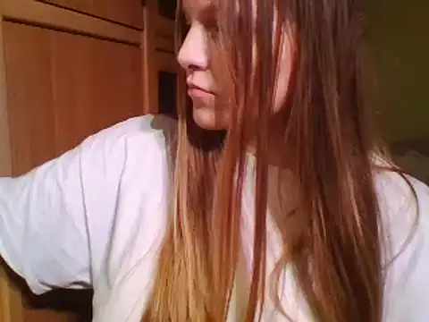 Snapshot of Evasapples chatting on December 22, 2024, 8:14 pm Evasapples online show from December 22, 2024, 8:14 pm