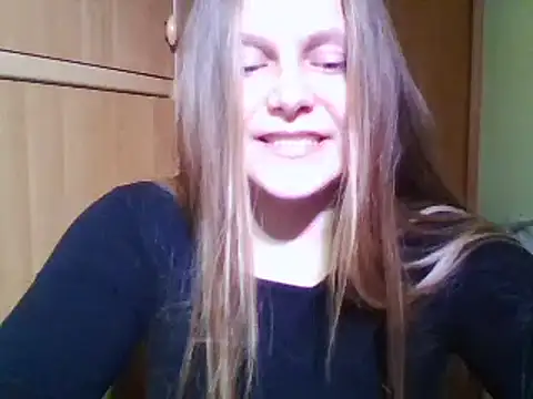 Snapshot of Evasapples chatting on January 3, 2025, 10:29 pm Evasapples online show from January 3, 2025, 10:29 pm
