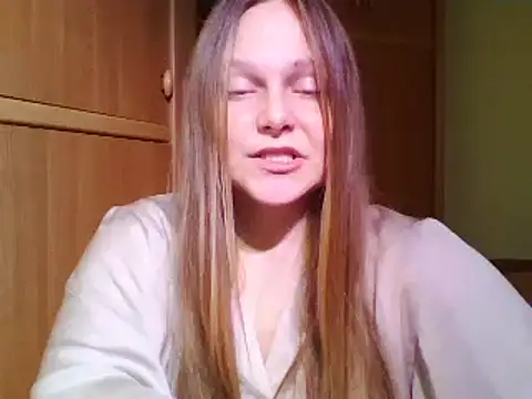 Snapshot of Evasapples chatting on January 5, 2025, 9:14 pm Evasapples online show from January 5, 2025, 9:14 pm