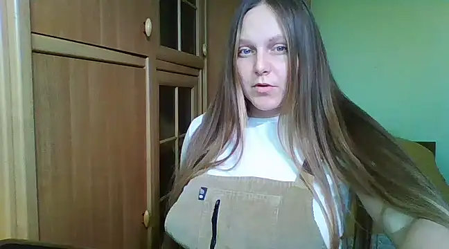 Snapshot of Evasapples chatting on January 9, 2025, 12:09 pm Evasapples online show from January 9, 2025, 12:09 pm